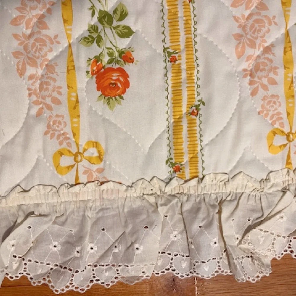 Vintage pair of‎ pillow shams yellow floral striped with lace trim